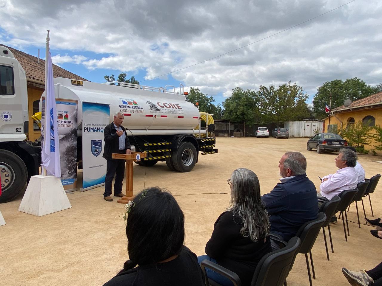 Gobernador Pablo Silva hizo entrega a Pumanque de un nuevo camión aljibe