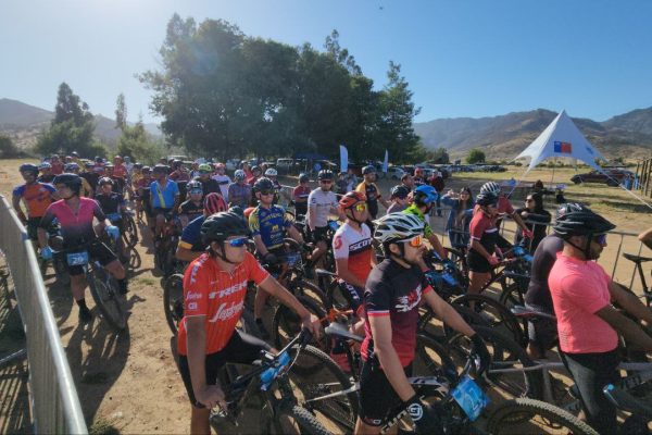 Ciclismo reunió a alrededor de 100 deportistas en “Desafío Pumanque MTB, Tierra de Cóndores”